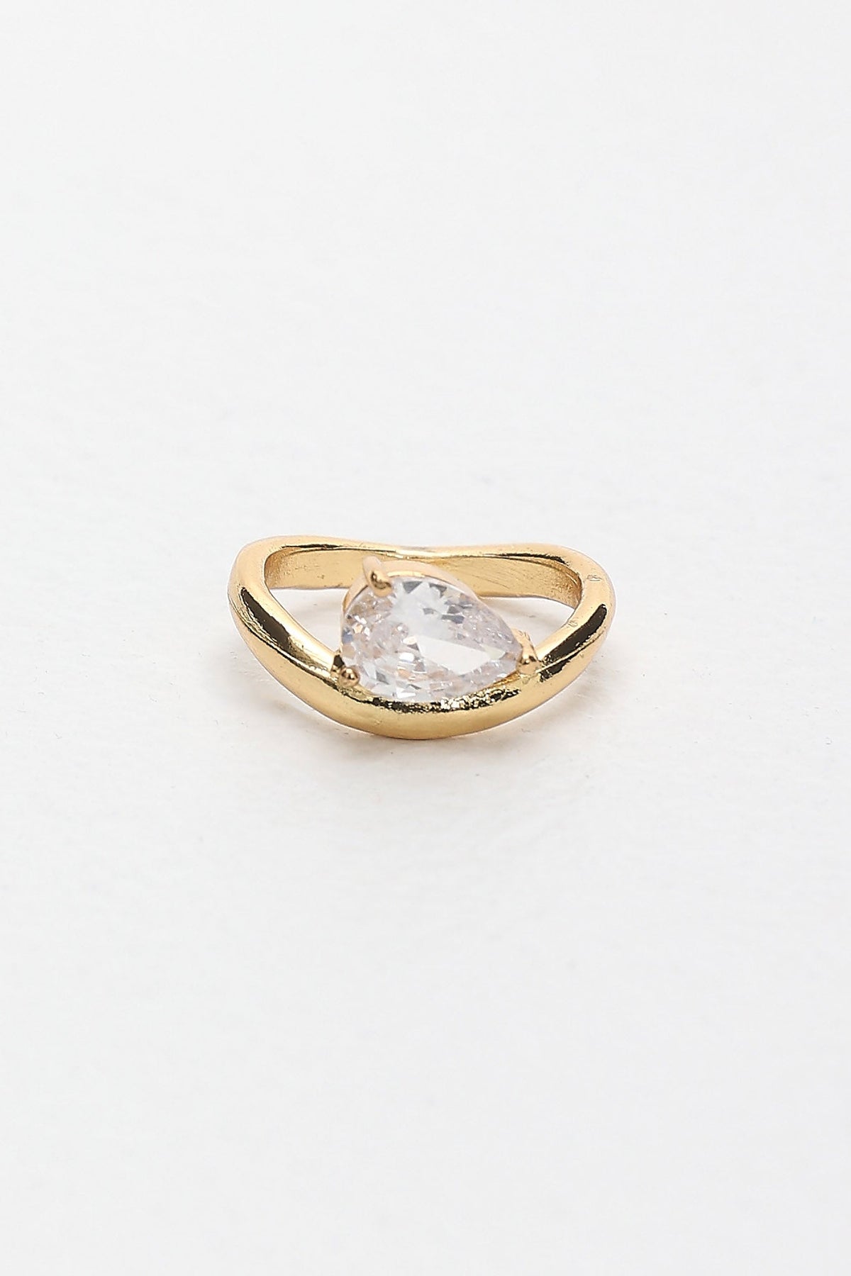 Angelisse Crystal Pear Ring Gold
